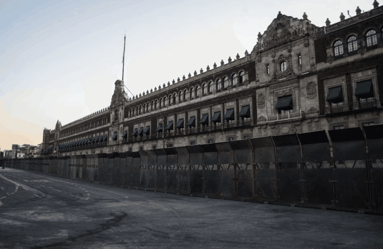 Imagen: Blindan con estructuras el Palacio Nacional de la CDMX, ¿Qué está pasando?