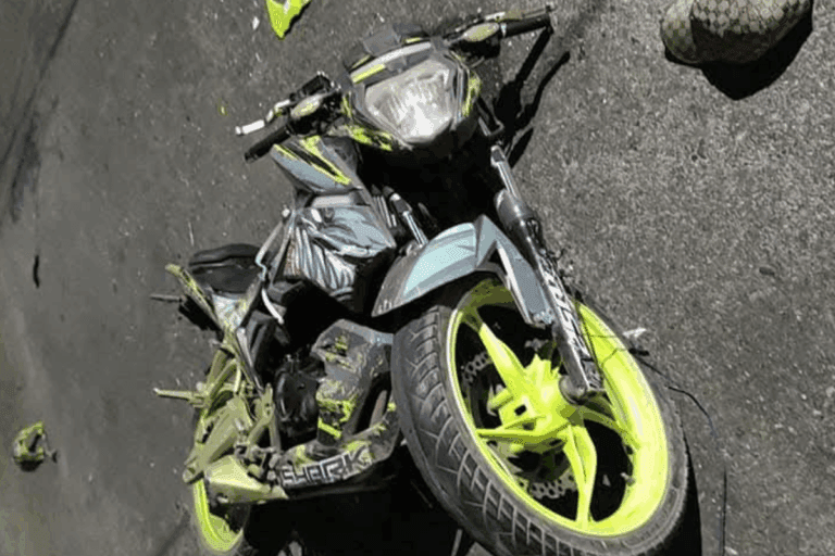Imagen: Mujer muere al derrapar en motocicleta