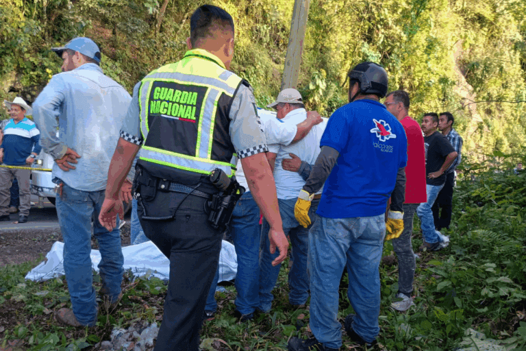 Imagen: Camioneta se despeña en Tlanchinol y deja una víctima mortal
