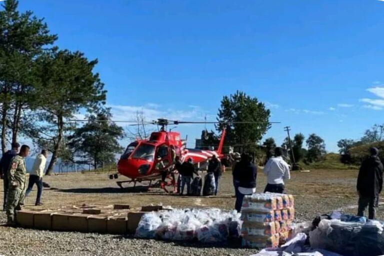 Imagen: En Tianguistengo, puente aéreo mantiene la entrega de víveres