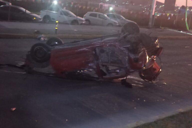 Imagen: Automóvil se volcó en Mineral de la Reforma; hubo movilización de cuerpos de Emergencia