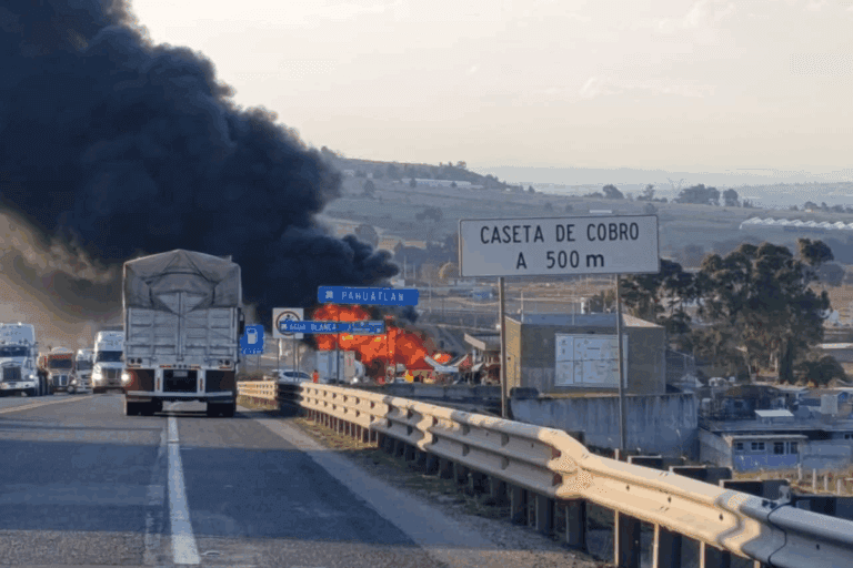 Imagen: Se incendia pipa en Tulancingo