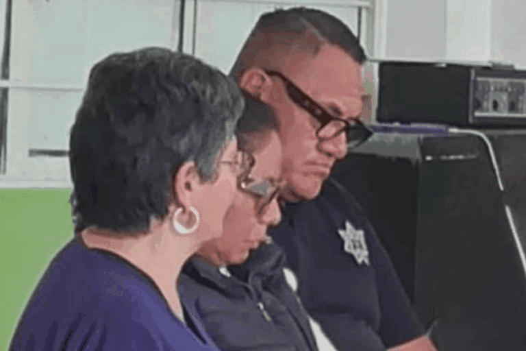 Imagen: No hagan ruido. Director de Seguridad Pública de Mixquiahuala se durmió en reunión sobre maltrato animal, acusan activistas