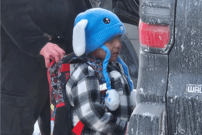 Imagen: Indignación en EU: Detienen a niño migrante de cinco años durante redada