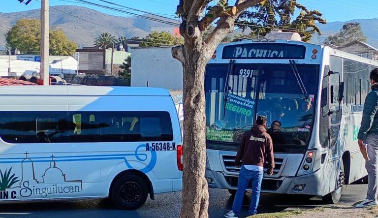 Imagen: Accidente vial en Pachuca involucra dos unidades del transporte público