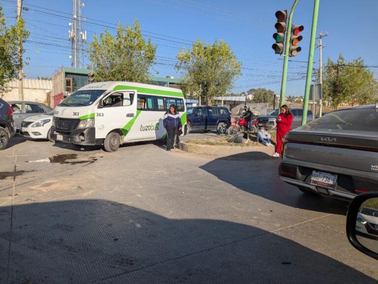 Imagen: Choque entre Tuzobús y vehículo particular en Pachuca