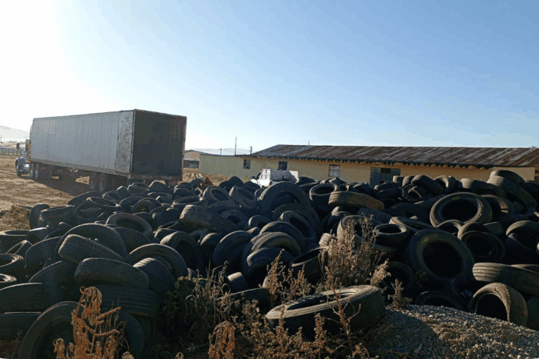 Imagen: Retiran 800 llantas de la feria de Tulancingo, tras quejas de vecinos