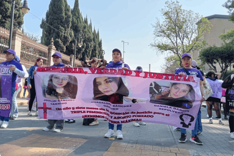 Imagen: 8M en Tulancingo: Familiares de víctimas de feminicidio encabezan la marcha de hoy