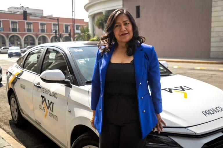 Imagen: Mujeres al volante: Maura García encuentra en el taxi una nueva ruta profesional