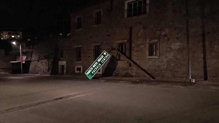 Imagen: Pachuca: Viento derriba letrero vial en el bulevar Nuevo Hidalgo
