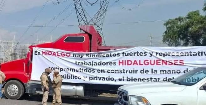 Imagen: Transportistas de Atitalaquia bloquean la carretera Tula-Refinería