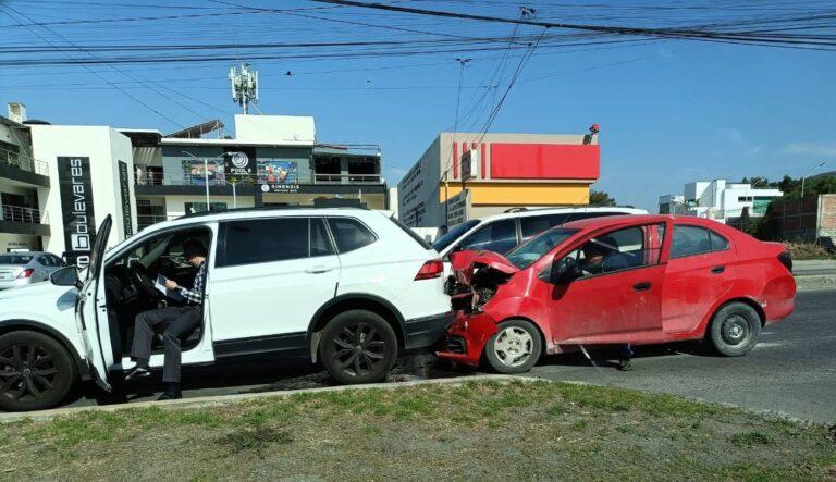 Imagen: Accidente en Pachuca: Dos vehículos involucrados en choque en bulevar