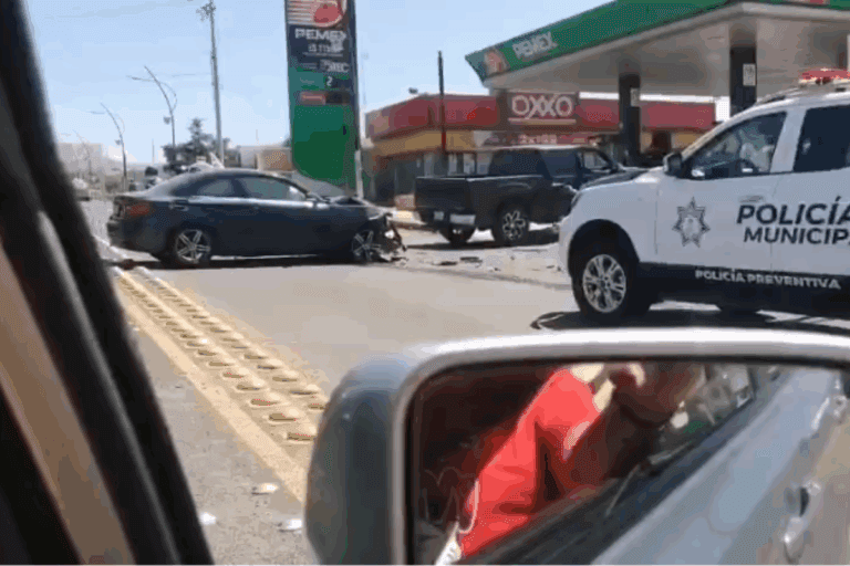 Imagen: ¡Alerta! Percance vial en gasolinera de Mineral de la Reforma