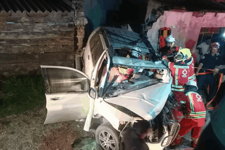 Imagen: Incidente vial en Ixmiquilpan deja cuatro lesionados