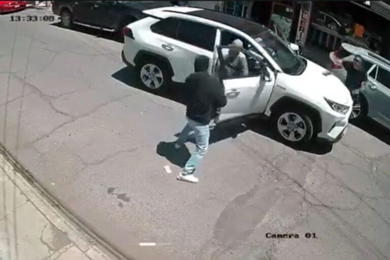Imagen: Captan asalto en video: Sujeto amaga a adulta mayor en el centro de Tulancingo