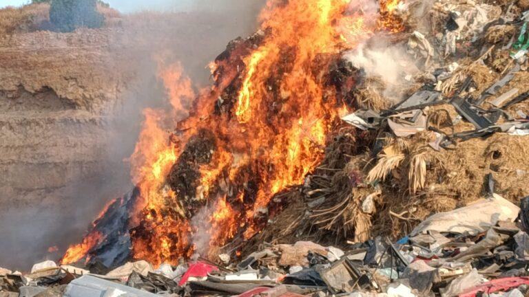 Imagen: Fuego en la zona metropolitana de Pachuca: Se incendia basurero clandestino