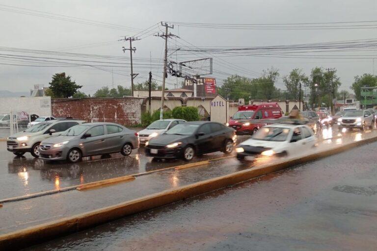 Imagen: Fuerte lluvia y granizo provocan encharcamientos y tráfico en Pachuca y Mineral de la Reforma