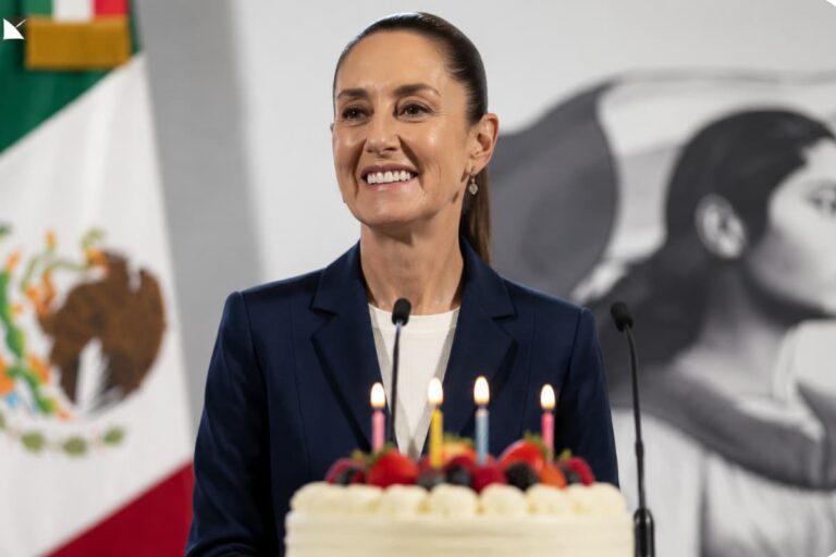 Imagen: Presidenta Sheinbaum anuncia pastel en La Mañanera por su cumpleaños 64