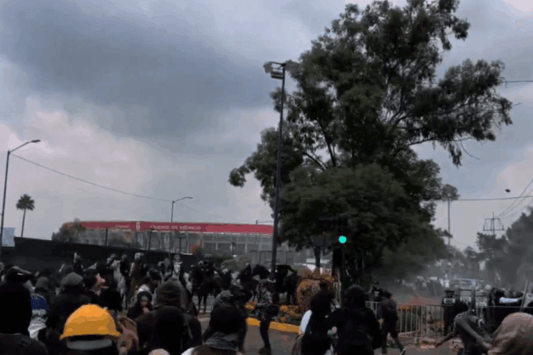 Imagen: Sí hubo enfrentamientos afuera del Estadio Azteca durante el primer partido del Mundial 2026