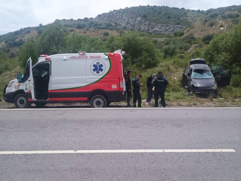Imagen: Pareja herida tras salida de camino en Corredor de la Montaña, Hidalgo