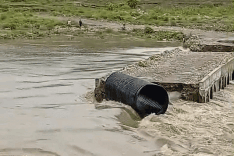 Imagen: Tras lluvias, se desborda río en Huautla; habitantes están en alerta