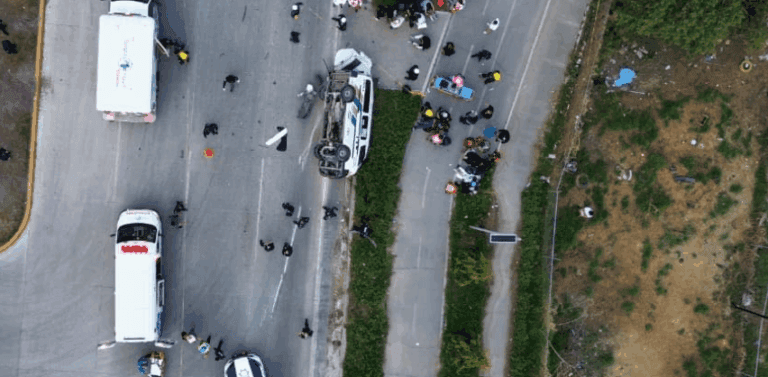 Imagen: Semoth va contra combi que protagonizó choque en el bulevar Minero