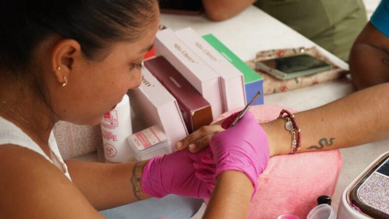 Imagen: DIF Huejutla impulsa talento femenino con jornada de gelish en el kiosco municipal