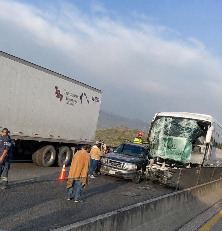 Imagen: Choque entre tráiler, autobús y camioneta afecta circulación en el Arco Norte hacia Pachuca