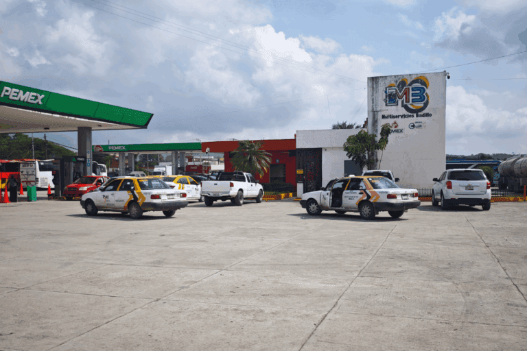 Imagen: Tarifa autorizada, pero sin modernización: Usuarios de Huejutla cuestionan las condiciones de los taxis