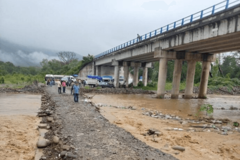 Imagen: Inicia reconstrucción de sistemas de agua dañados por la vaguada monzónica en Hidalgo